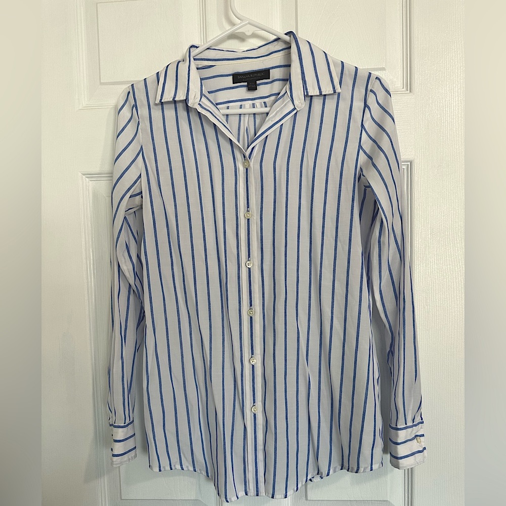 Banana Republic long sleeve button up shirt